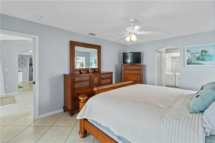 1157 Se 13th St, Cape Coral Fl 33990