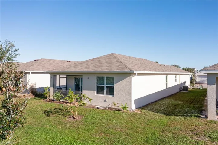View of front of home featuring a front yard and stucco siding