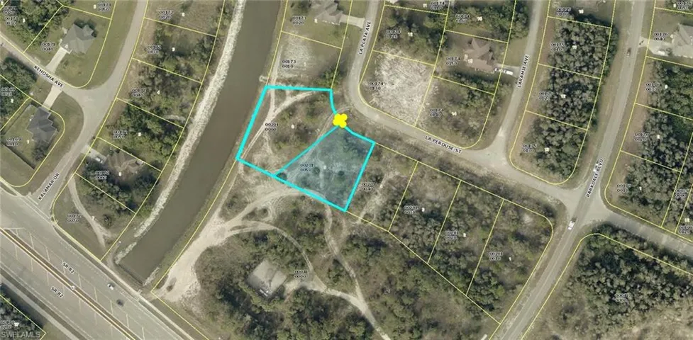 Aerial map of property and surrounding area featuring property boundaries highlighted