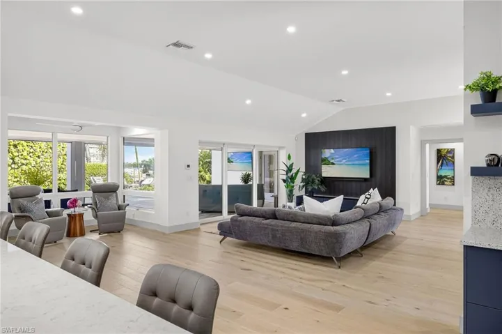 5215 Seashell Ave, Naples, Florida 34103