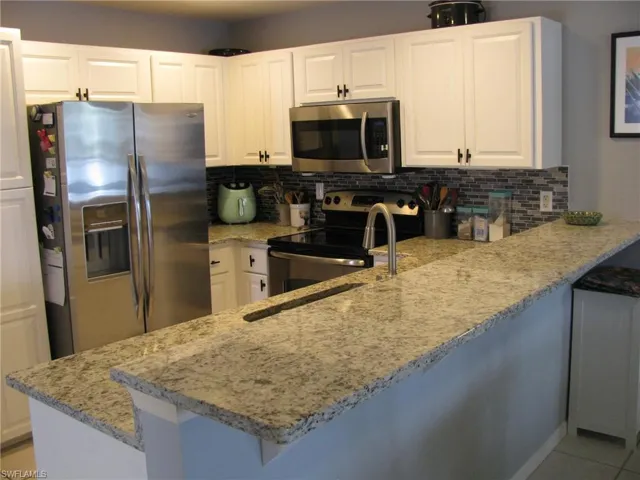 Kitchen with Granite countertop and Stainless Appliances