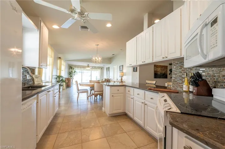 15416 Almaco Cir Bonita Springs FL 34135 - Updated kitchen with granite countertops
