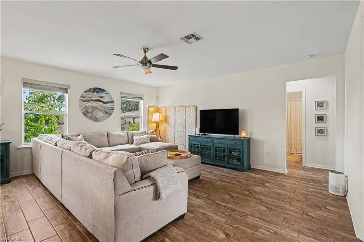 1810 Nw 13th St, Cape Coral, Florida 33993
