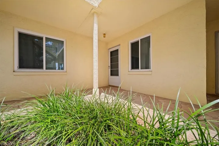 1001 Foxfire Ln 102, Naples, Florida 34104
