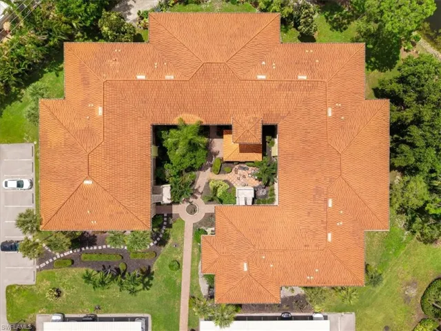 1001 Foxfire Ln 102, Naples, Florida 34104