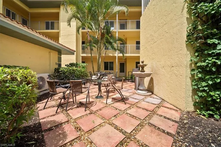 1001 Foxfire Ln 102, Naples, Florida 34104