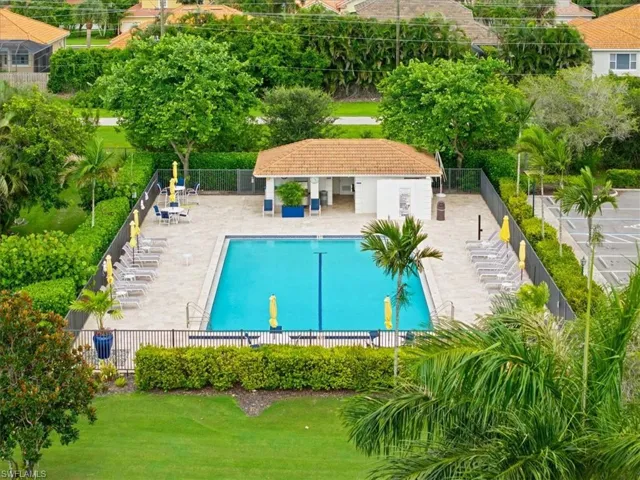 1001 Foxfire Ln 102, Naples, Florida 34104