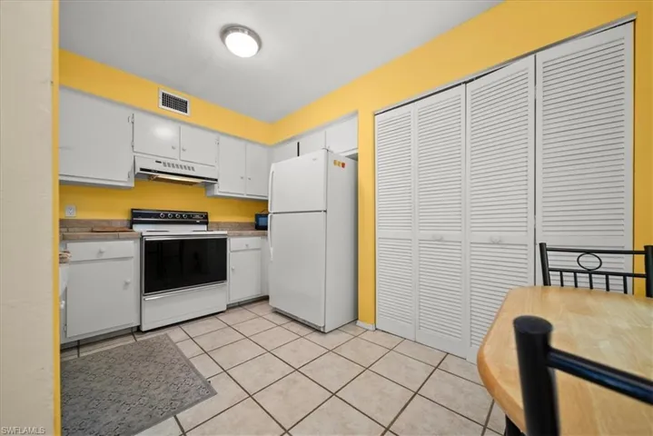 1001 Foxfire Ln 102, Naples, Florida 34104
