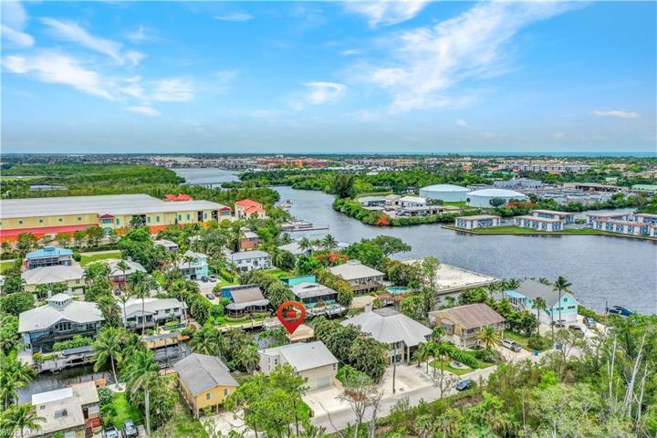 The neighborhood & bay