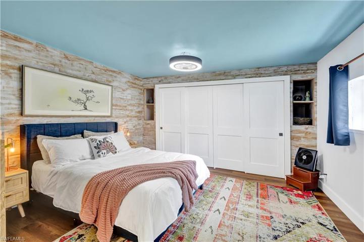 Guest bedroom 4 of 4