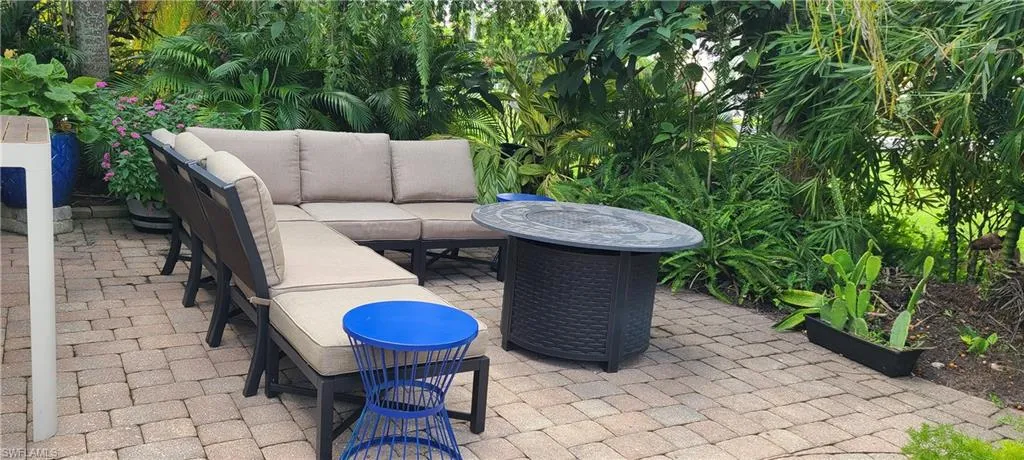 View of patio / terrace with an outdoor living space