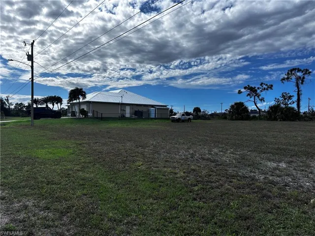 933 NE 37th TER, CAPE CORAL FL 33909