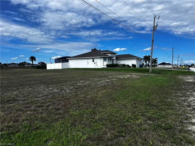 933 NE 37th TER, CAPE CORAL FL 33909