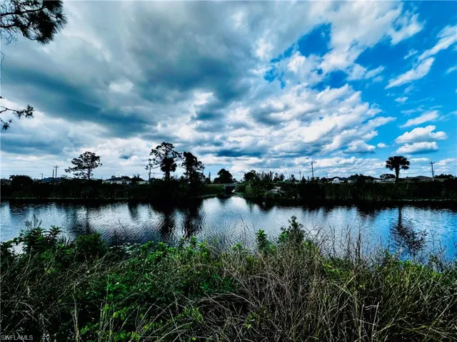933 NE 37th TER, CAPE CORAL FL 33909
