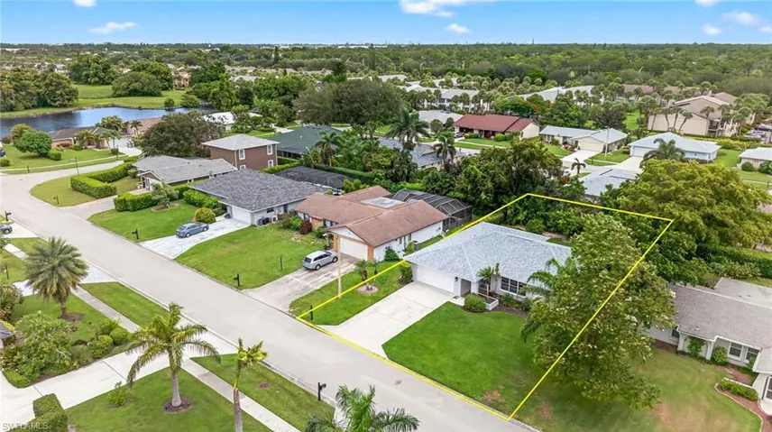 541  Landmark  DR, Naples, FL 34112