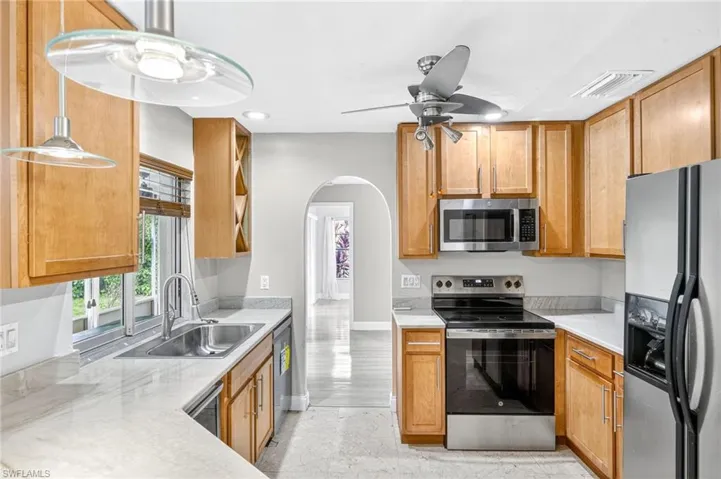 541  Landmark  DR, Naples, FL 34112