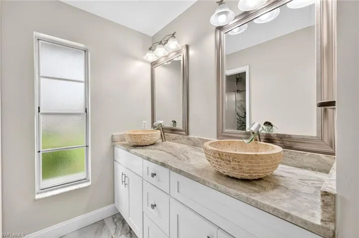 541  Landmark  DR, Naples, FL 34112