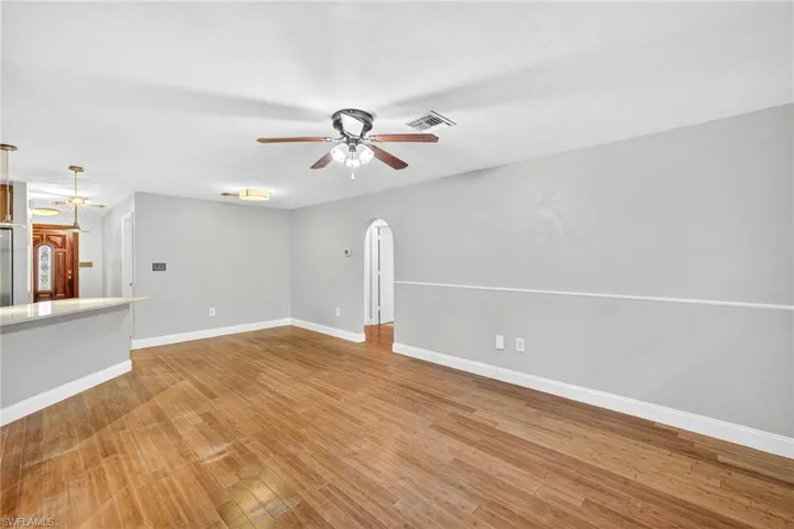 541  Landmark  DR, Naples, FL 34112