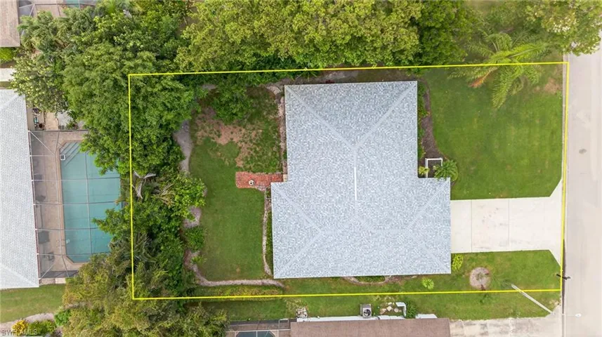541  Landmark  DR, Naples, FL 34112