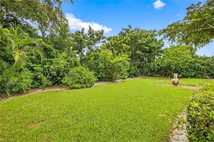541  Landmark  DR, Naples, FL 34112