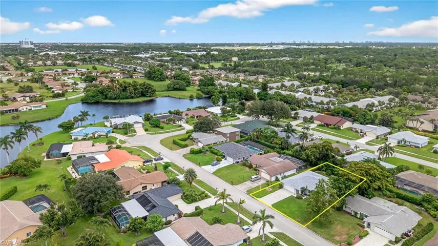 541  Landmark  DR, Naples, FL 34112