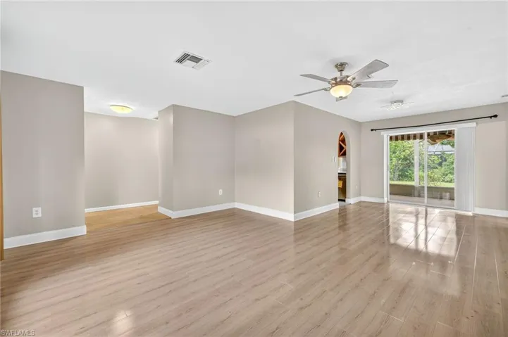 541  Landmark  DR, Naples, FL 34112