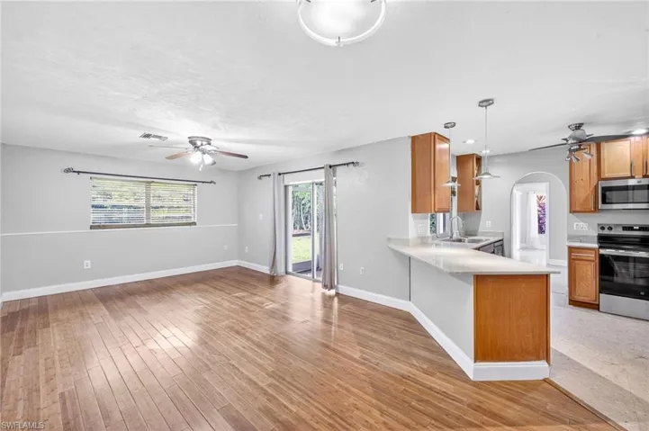 541  Landmark  DR, Naples, FL 34112