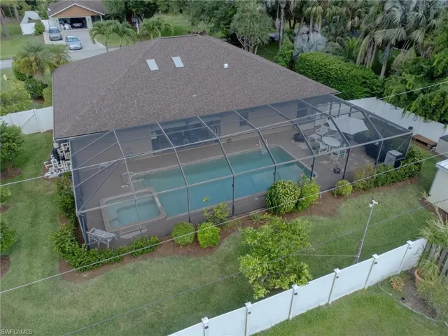 Birds eye view of property