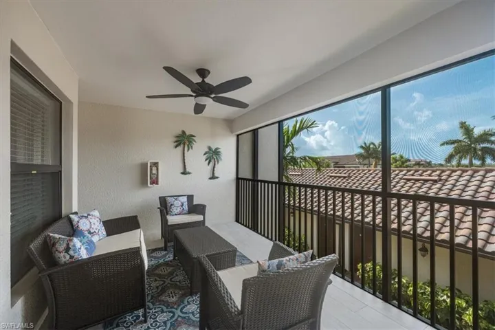 Sunroom / solarium featuring ceiling fan