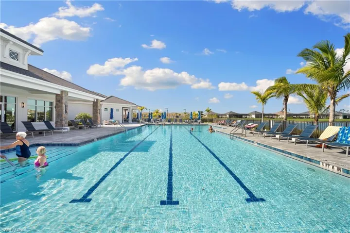 The heated pool invites to swim every day!