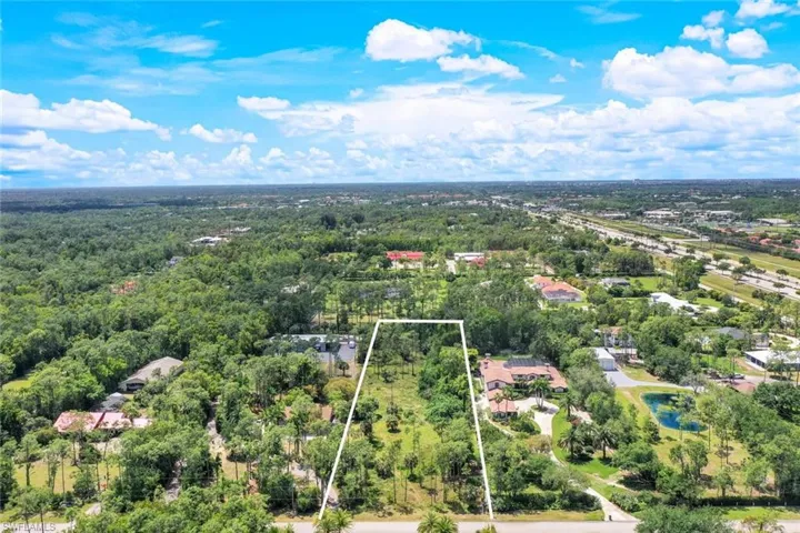 Hunters  RD, Naples, FL 34109
