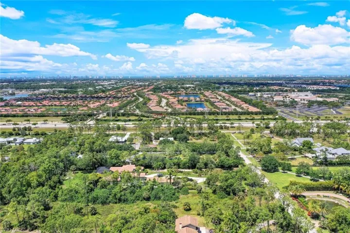 Hunters  RD, Naples, FL 34109