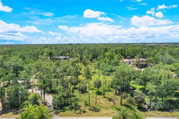 Hunters  RD, Naples, FL 34109