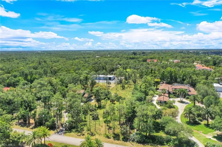 Hunters  RD, Naples, FL 34109