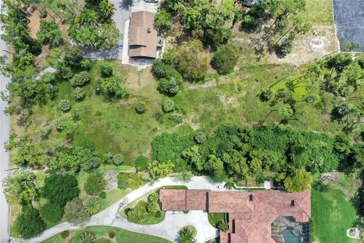 Hunters  RD, Naples, FL 34109