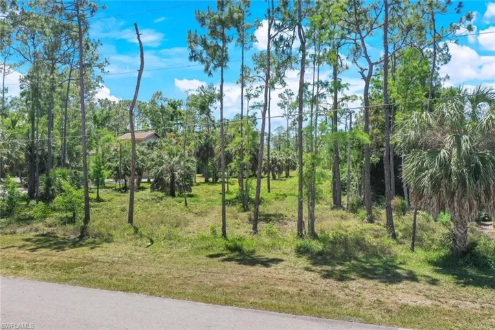 Hunters  RD, Naples, FL 34109