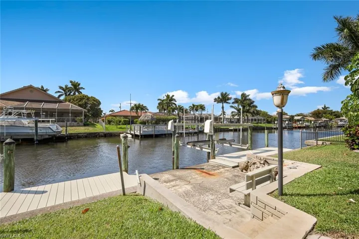 Dock w/ 10k lb Boat Lift