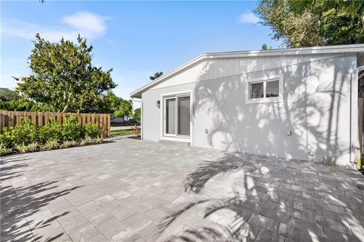3550  14th N ST, Naples, FL 34103