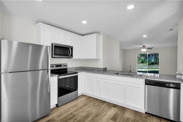 838 La Salle AVE, FORT MYERS FL 33913
