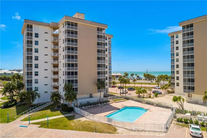 5800 Bonita Beach Rd - Pool