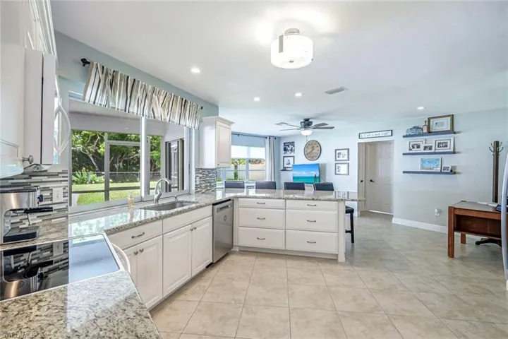 539 Cypress Way E, Naples, Florida 34110