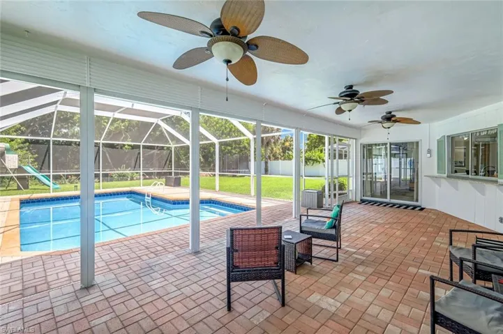 539 Cypress Way E, Naples, Florida 34110