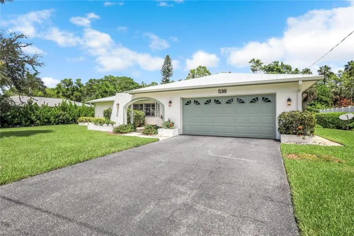 539 Cypress Way E, Naples, Florida 34110