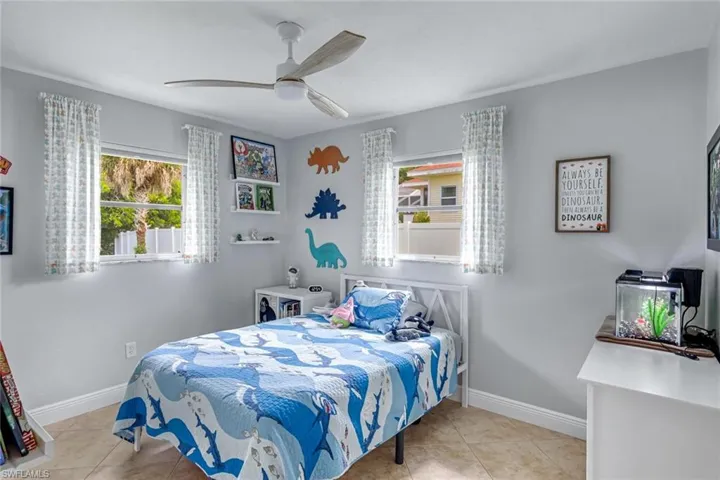539 Cypress Way E, Naples, Florida 34110