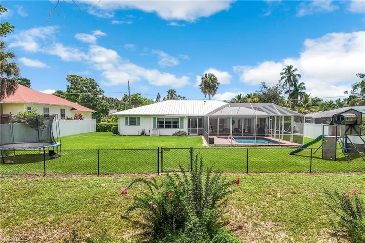 539 Cypress Way E, Naples, Florida 34110