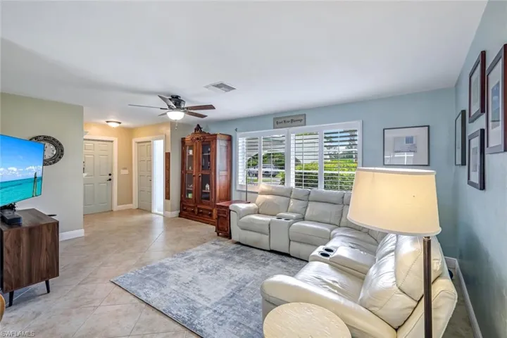 539 Cypress Way E, Naples, Florida 34110