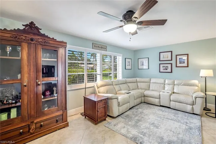 539 Cypress Way E, Naples, Florida 34110