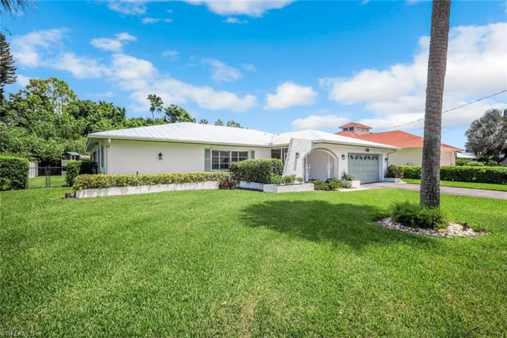 539 Cypress Way E, Naples, Florida 34110