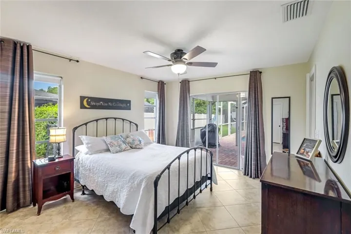 539 Cypress Way E, Naples, Florida 34110