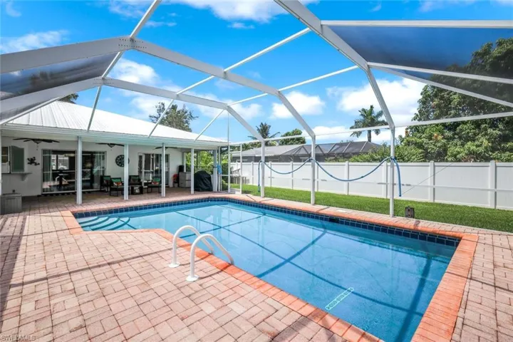 539 Cypress Way E, Naples, Florida 34110